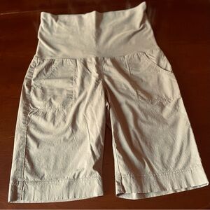 FINAL MATERNITY SHORTS “WEARABLE” KHAKI COLOR  SIZE M